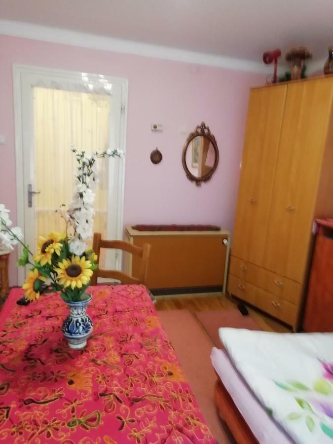 Gyoengyvirag Ueduelo - Mario Apartman Харканы Экстерьер фото