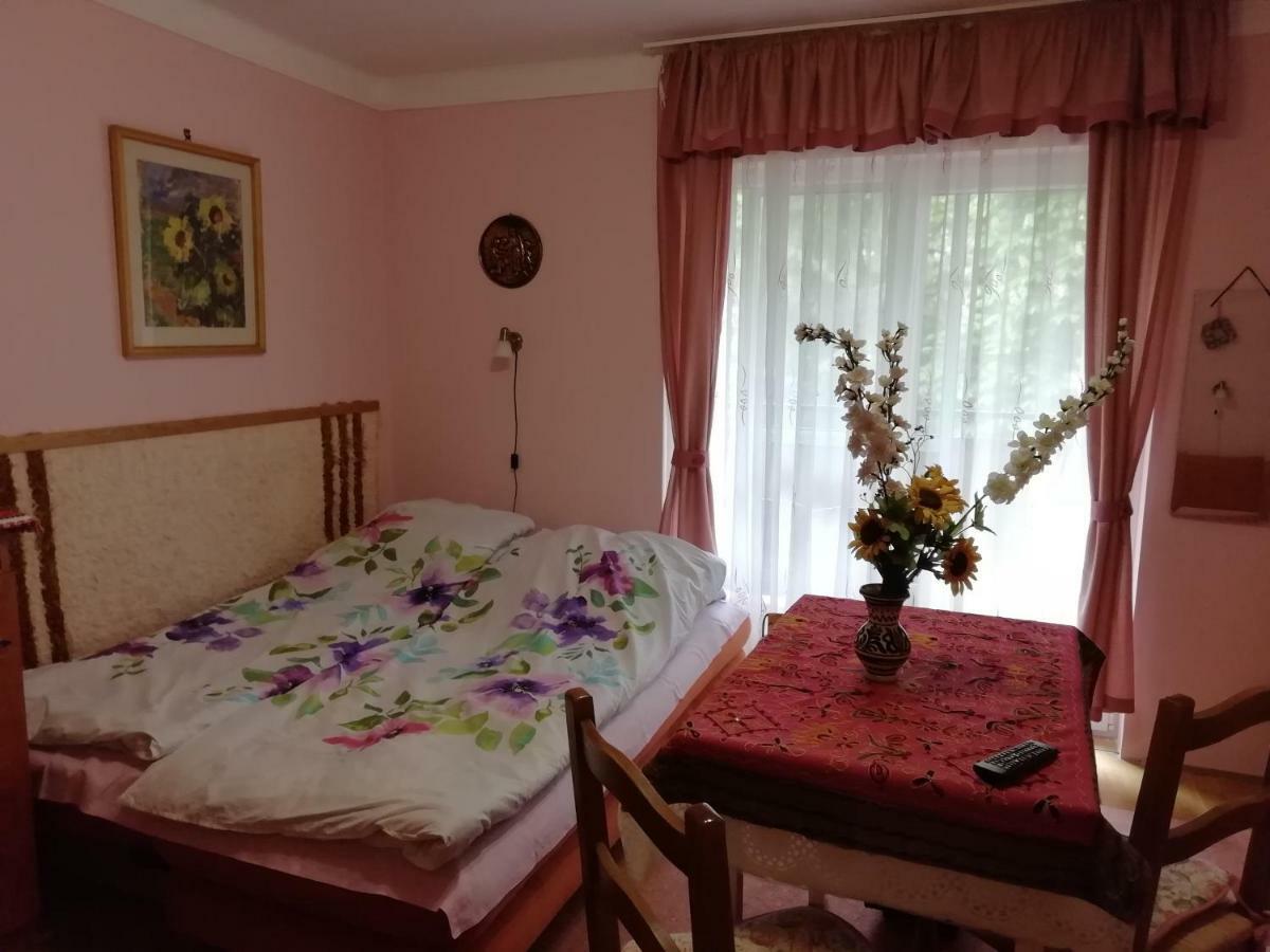 Gyoengyvirag Ueduelo - Mario Apartman Харканы Экстерьер фото